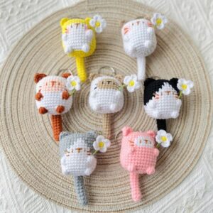 Cute Cat With Daisy Pattern